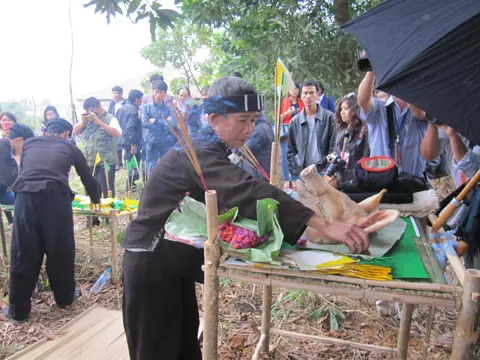 Lễ tế tại Lễ cúng bản “Căm Mương” dân tộc Lự