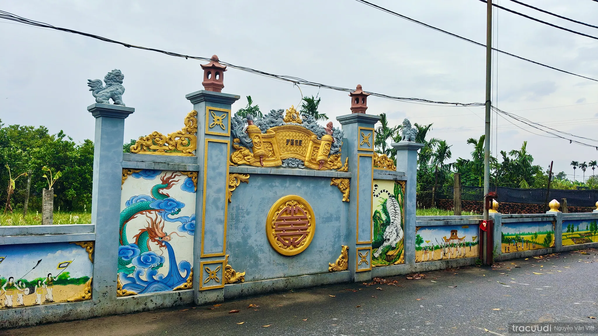 Bình phong trước nghi môn đình Làng Táo
