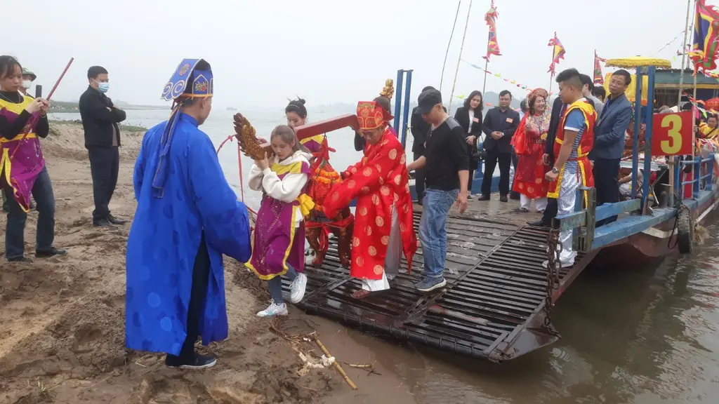 Rước nước về đền Ngự Dội tại Lễ hội đền Ngự Dội