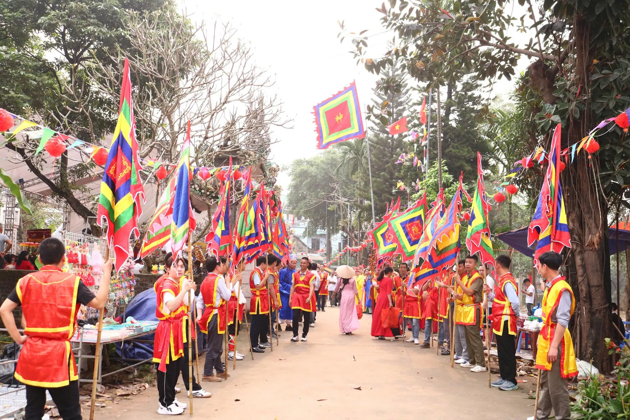 Khung cảnh Hội làng Lễ Khê