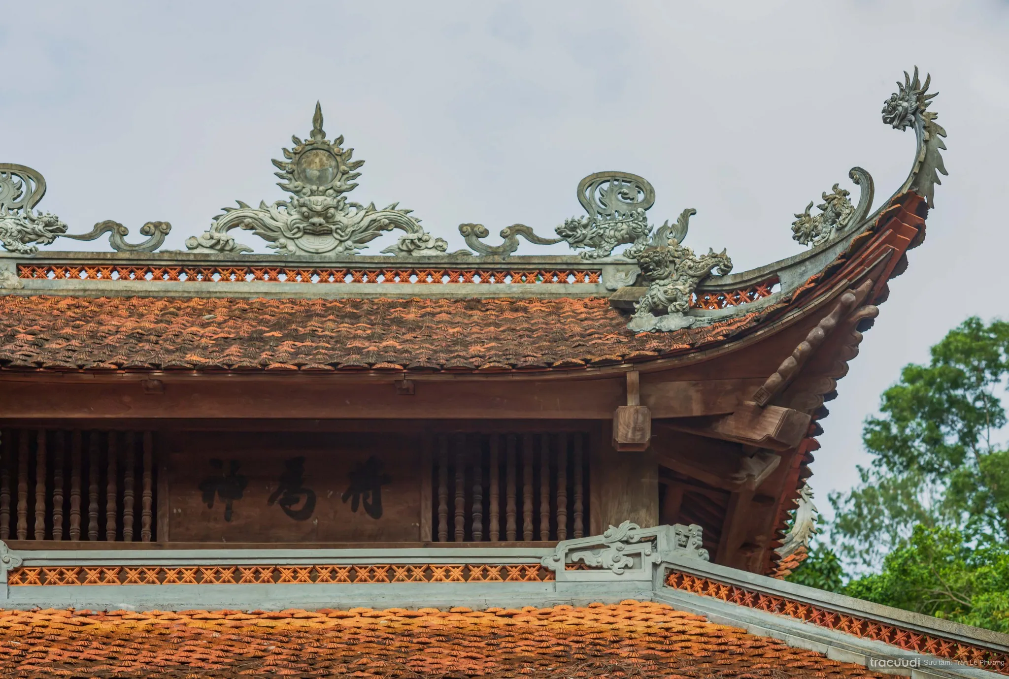 Kiến trúc mái Đền Đức Thánh Cả