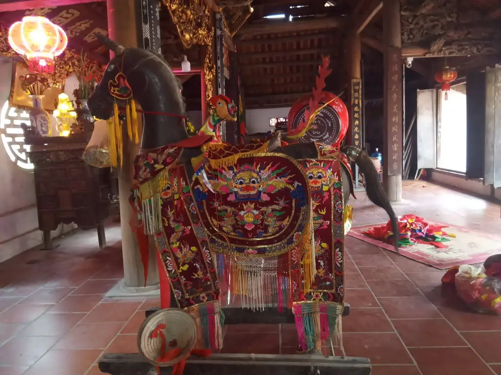 Không gian cảnh quan bên trong Đình Võ Lao (đình Hạ)
