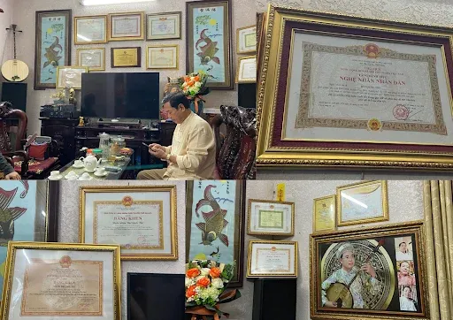 Phòng khách nghệ nhân Bùi Quốc Thi trưng bày nhiều bằng khen, huân chương cao quý.