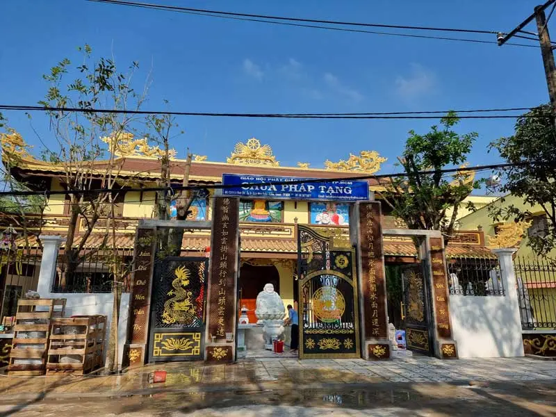 Cổng Chùa Pháp Tạng