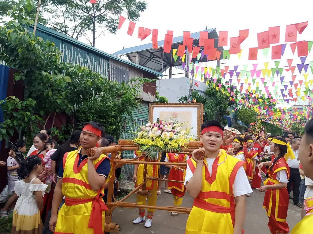 Kiệu rước hội đình làng Phú Vinh 8/2026