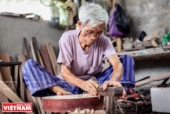Nghệ nhân Đào Ngọc Soạn, người làm rạng danh nghề làm đàn truyền thống Đào Xá.