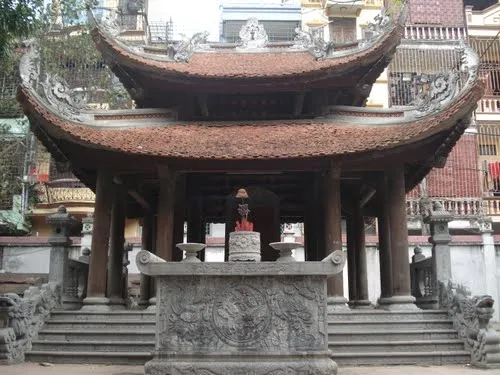 Hương án đá tại Đền Đồng Nhân