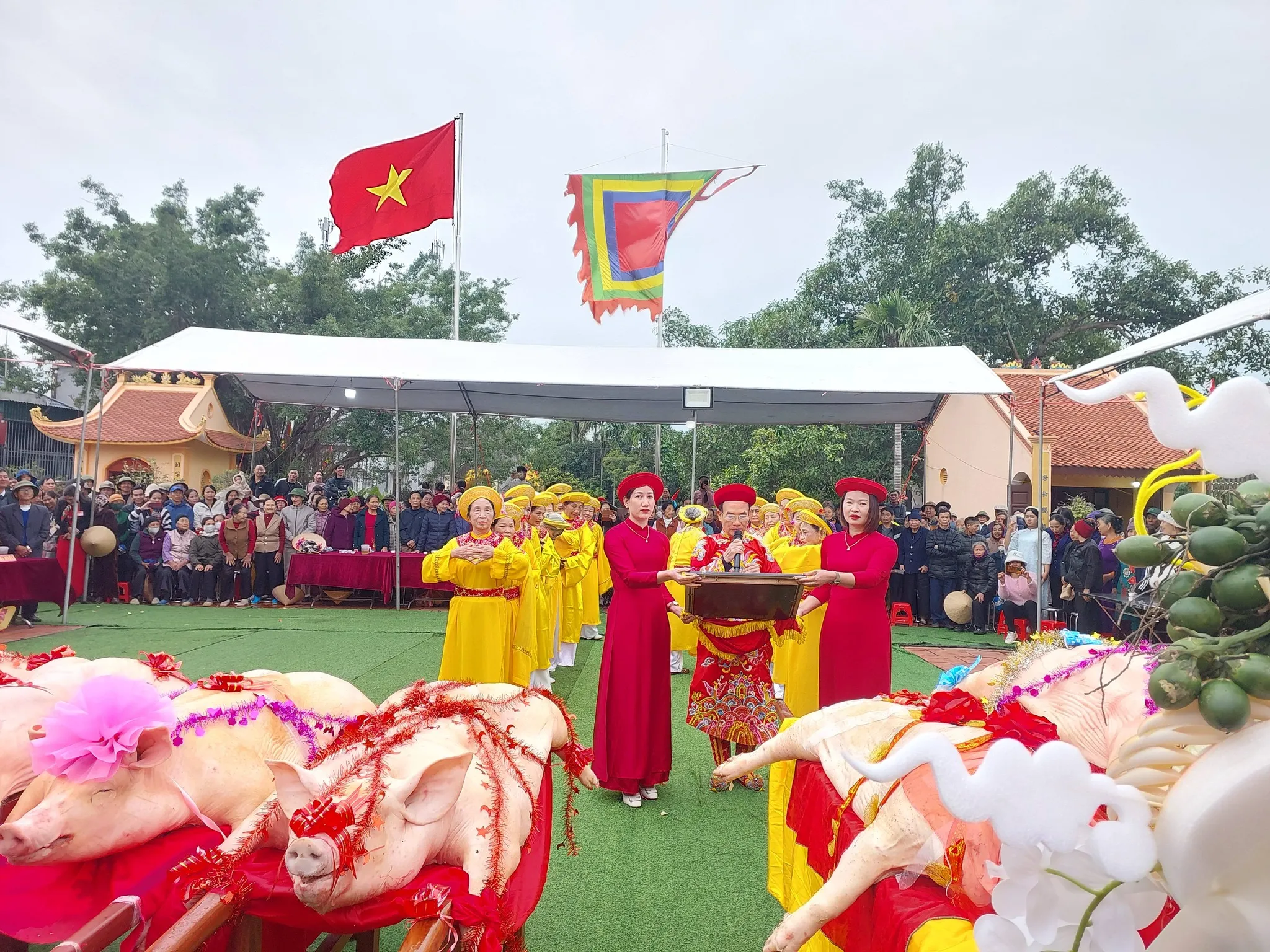 Đọc văn tế tại Lễ hội Đình Cả