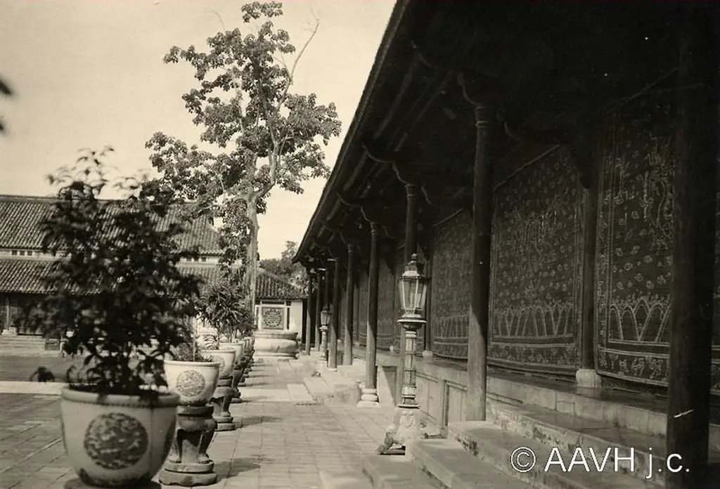 Điện Phụng Tiên trong Hoàng thành năm 1928.