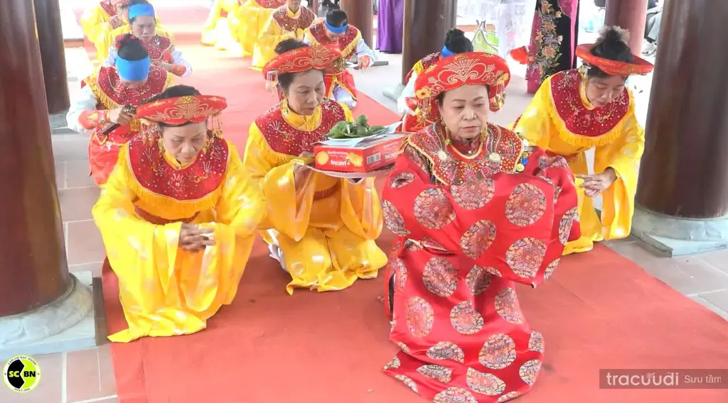 Dâng lễ tại Hội làng Chè