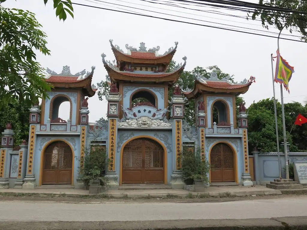 Cổng chùa Đinh Xuyên