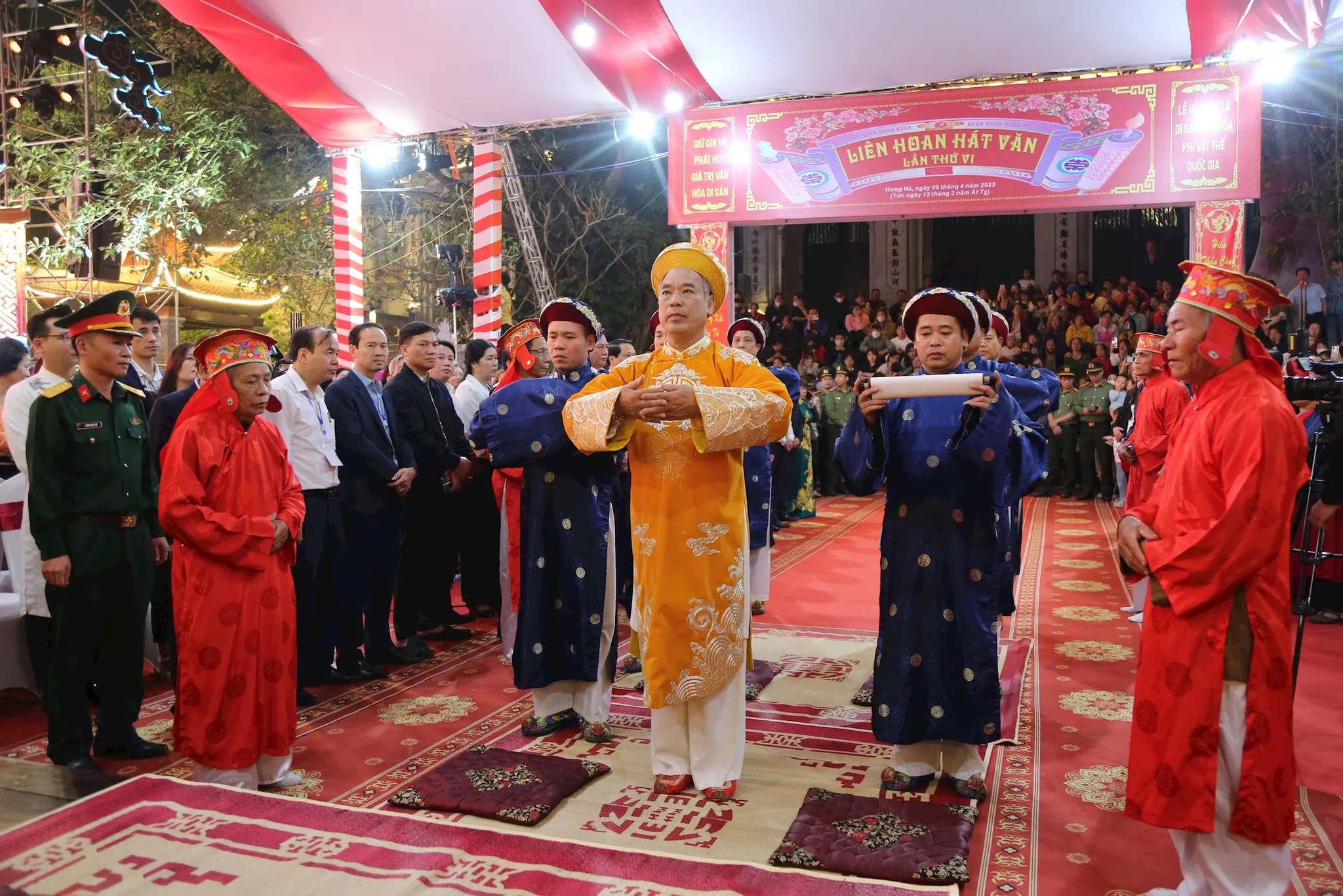Nghi thức lễ bái yết tại Hội đền Tiên La