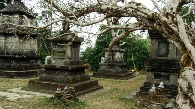 Khu mộ tháp tại Chùa Hồ Thiên