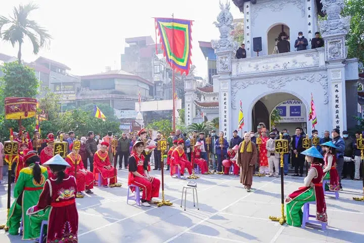 Khung cảnh Hội chùa Vua