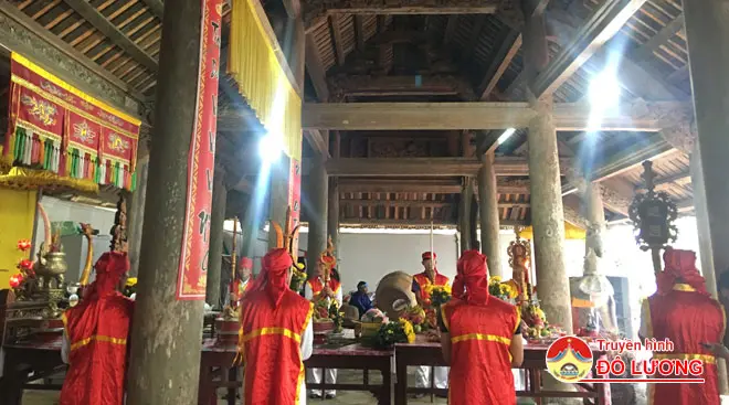 Khung cảnh lễ tế tại Lễ hội Đình Long Thái