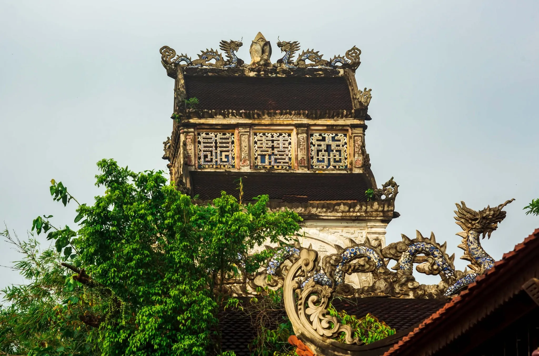 Không gian, kiến trúc bên ngoài toà chính điện chùa Cổ Lễ