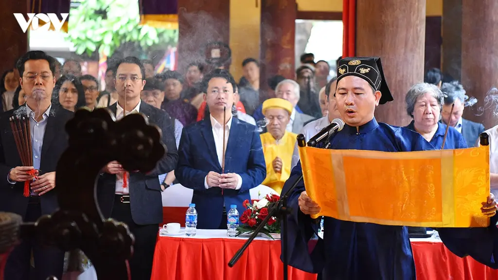 Đọc chúc văn tại Hội đền Bạch Mã