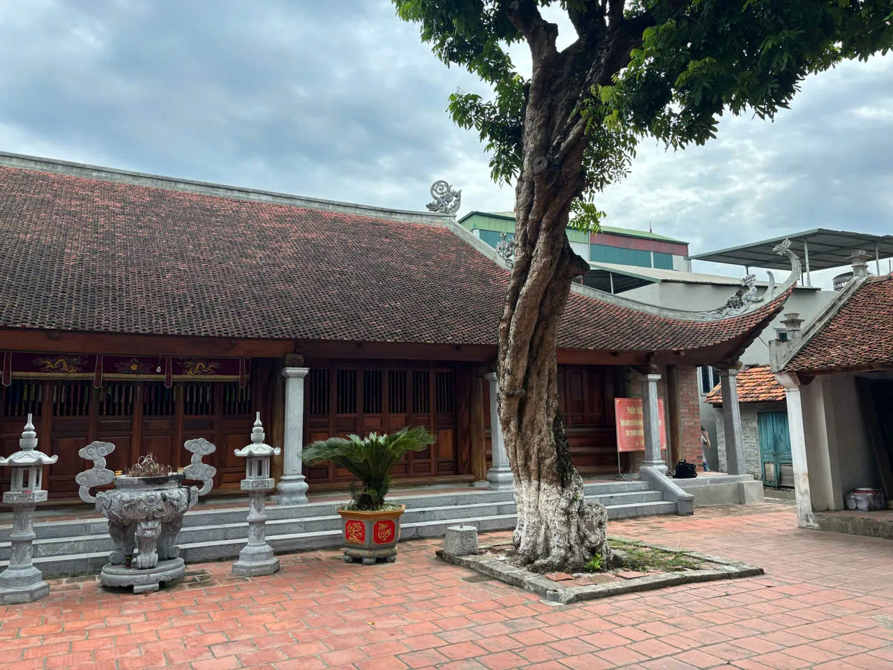 Toàn cảnh khuôn viên di tích Đình Ngọc Phúc