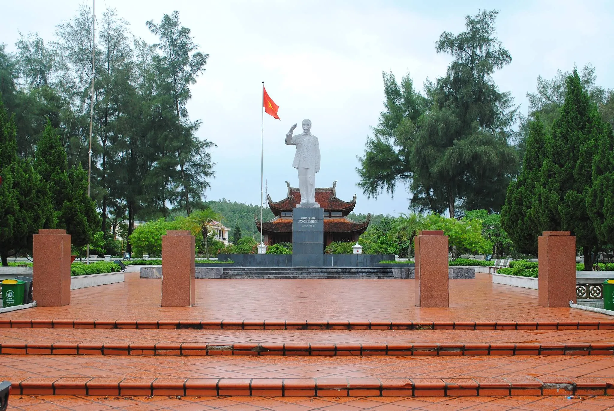 Khu Di Tích Lưu Niệm Chủ Tịch Hồ Chí Minh Trên Đảo Cô Tô nhìn từ xa