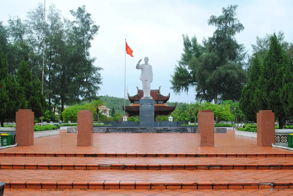 Khu Di Tích Lưu Niệm Chủ Tịch Hồ Chí Minh Trên Đảo Cô Tô nhìn từ xa
