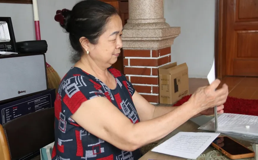 Những tư liệu quý giá của chèo tàu được nghệ nhân Ngô Thị Thu giữ gìn cẩn thận