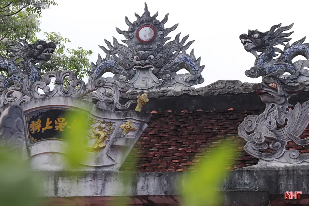 Kiến trúc mái Đền thờ Nguyễn Biên