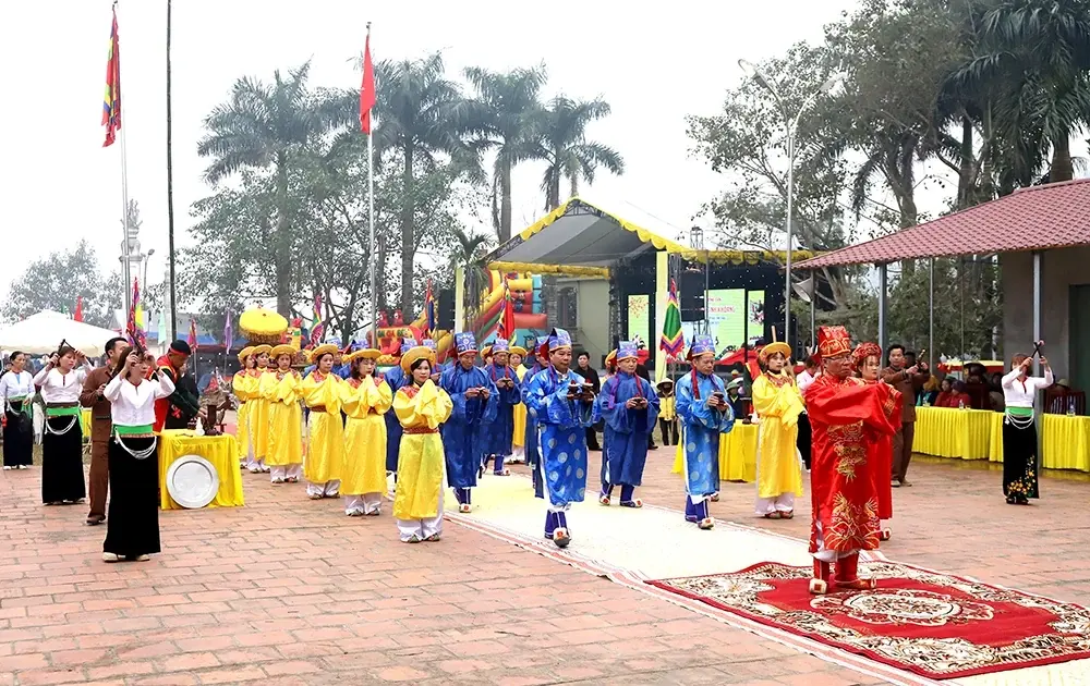 Thực hiện nghi lễ tế tại Lễ hội đình Khoang