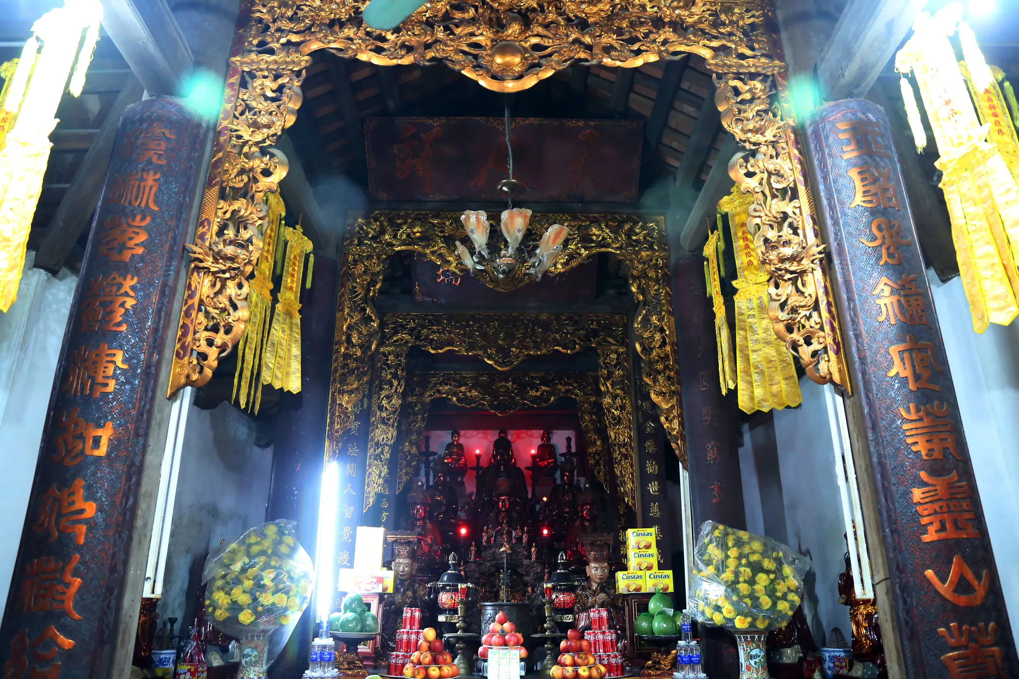 Ban tam bảo Chùa Ngọc Mạch