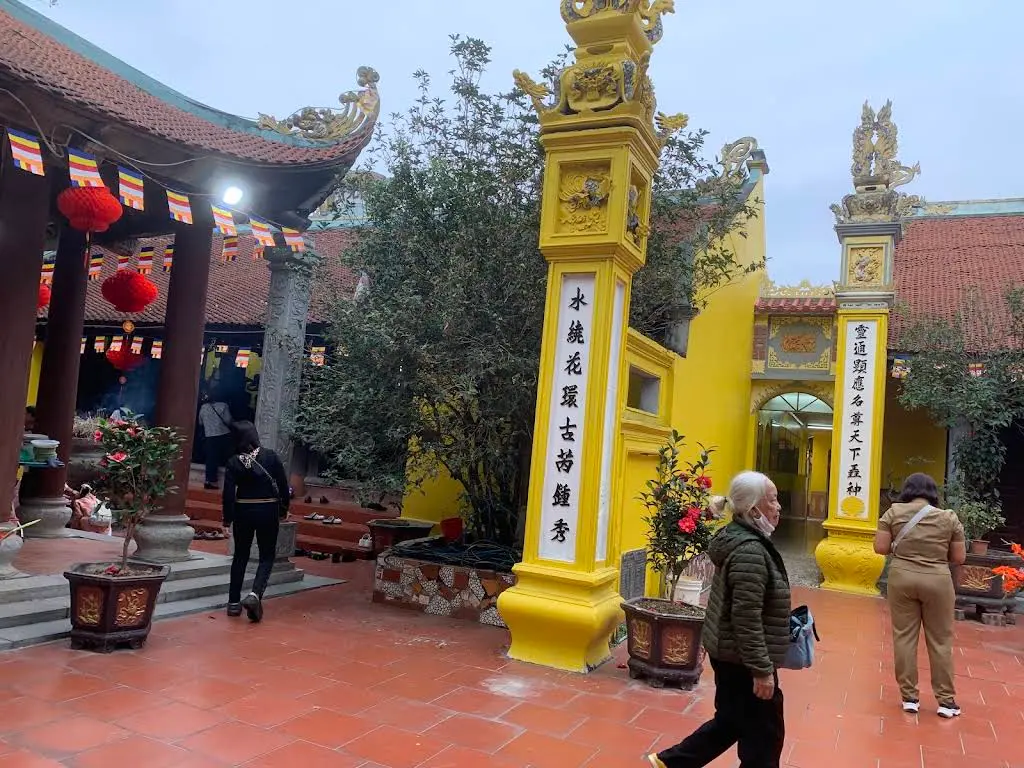Cảnh quan di tích Chùa Sùng Quang