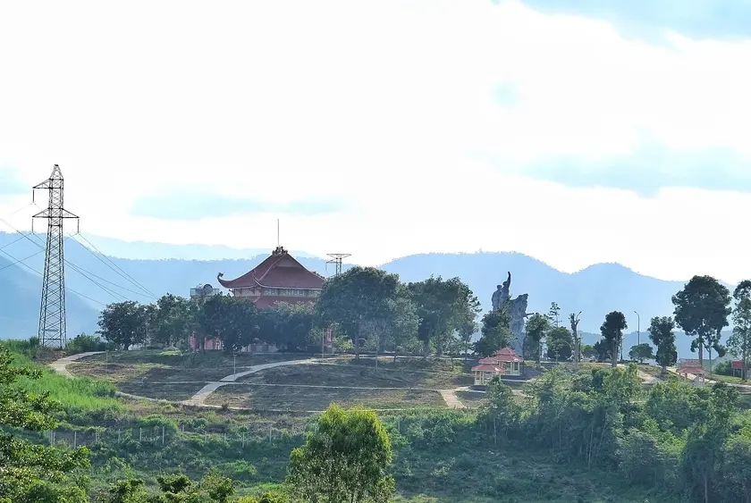 Di tích chiến thắng Đăk Pơ tọa lạc trên đồi