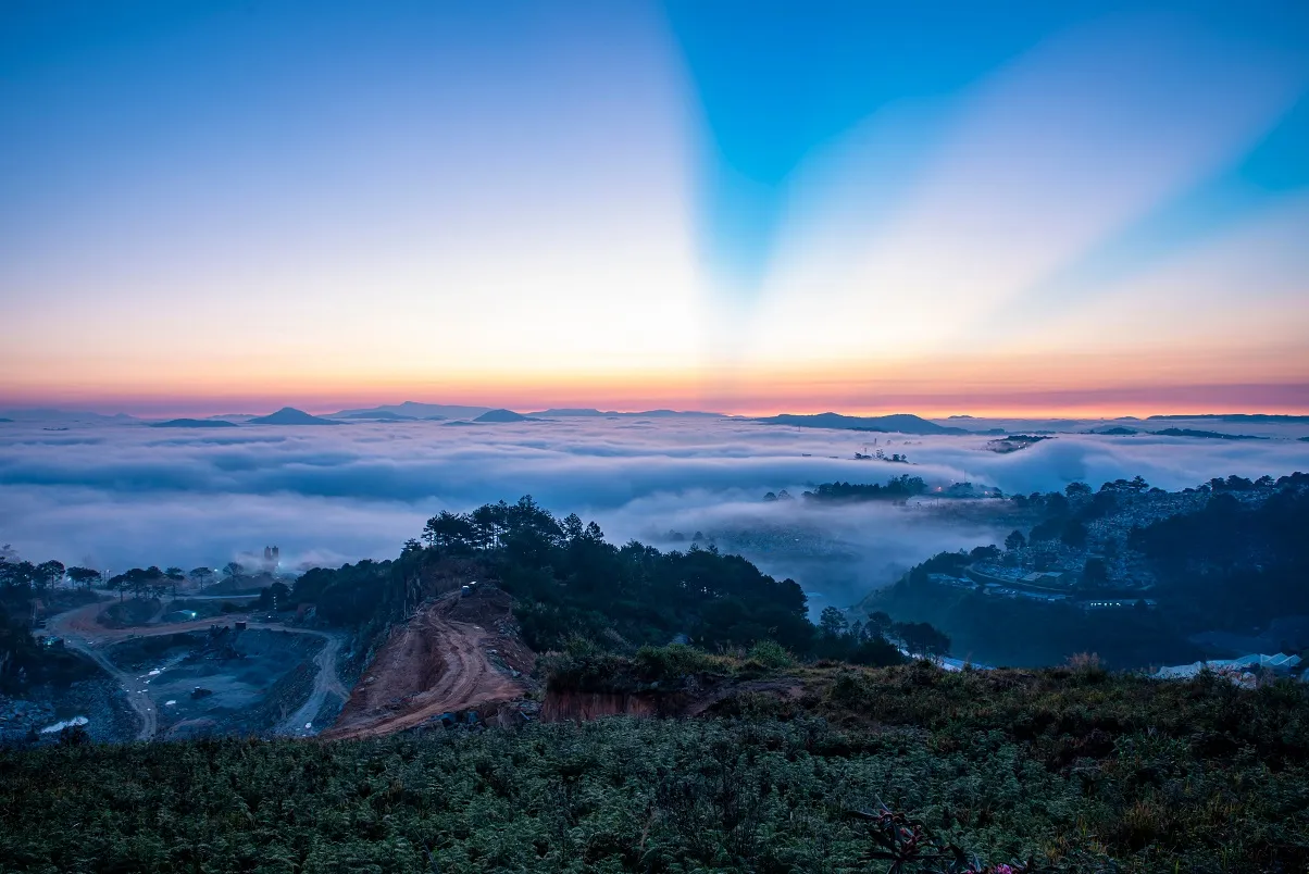 Bình minh tuyệt đẹp trên Núi LangBiang