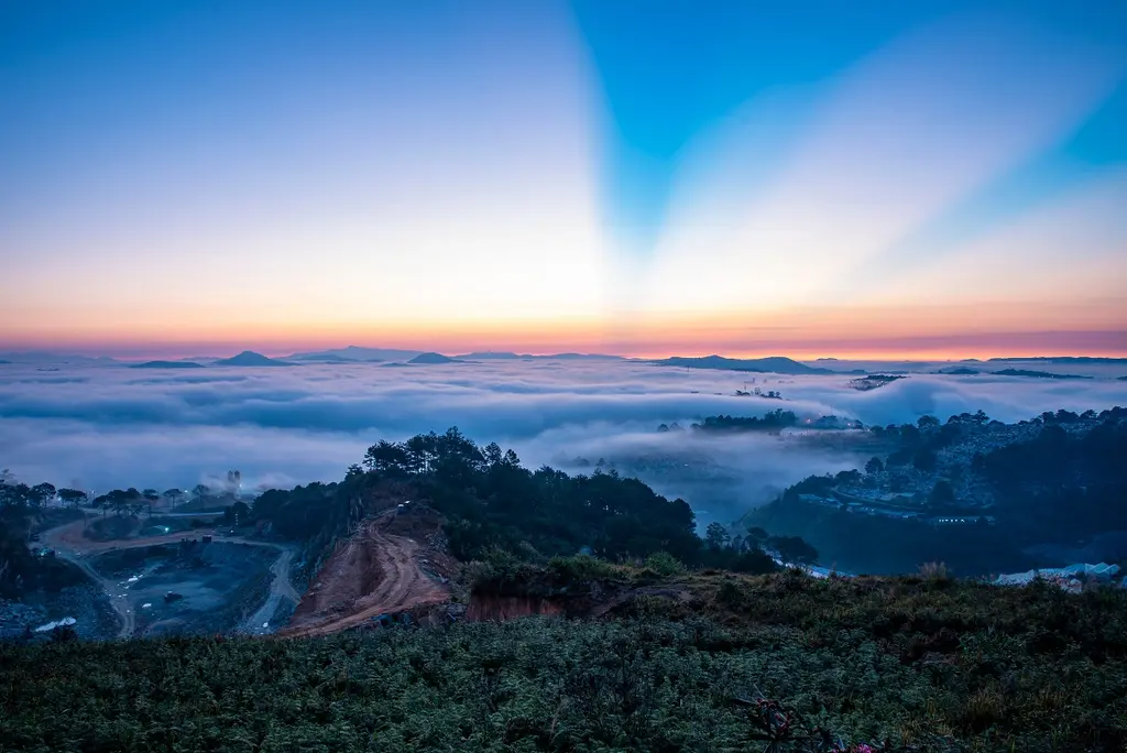 Bình minh tuyệt đẹp trên Núi LangBiang
