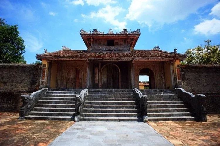 Cảnh quan Lăng Thiệu Trị (Huế)