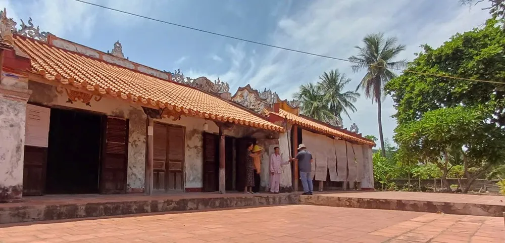 Không gian tại Miếu Xóm Bánh