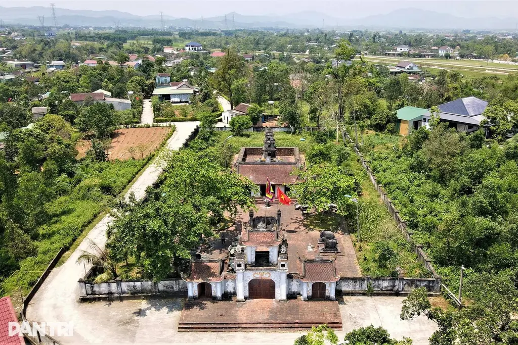 Toàn cảnh Di tích Lịch Sử Văn Hóa Tháp Đá Cẩm Duệ