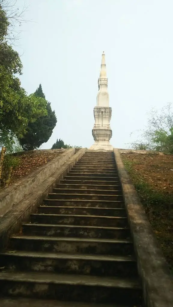 Cảnh quan Tháp Mường Và nhìn từ xa