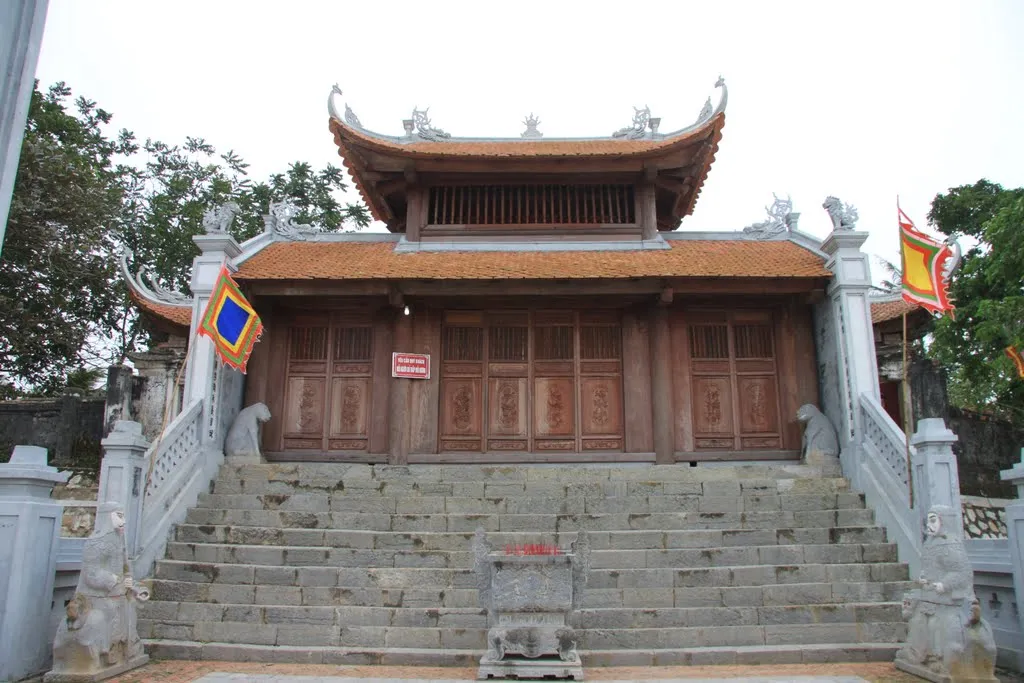Tam quan Đền Cờn