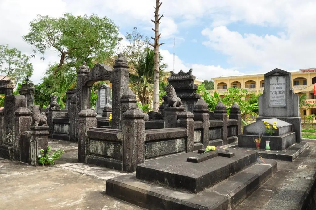 Cảnh quan tại Khu mộ dòng họ Tạ