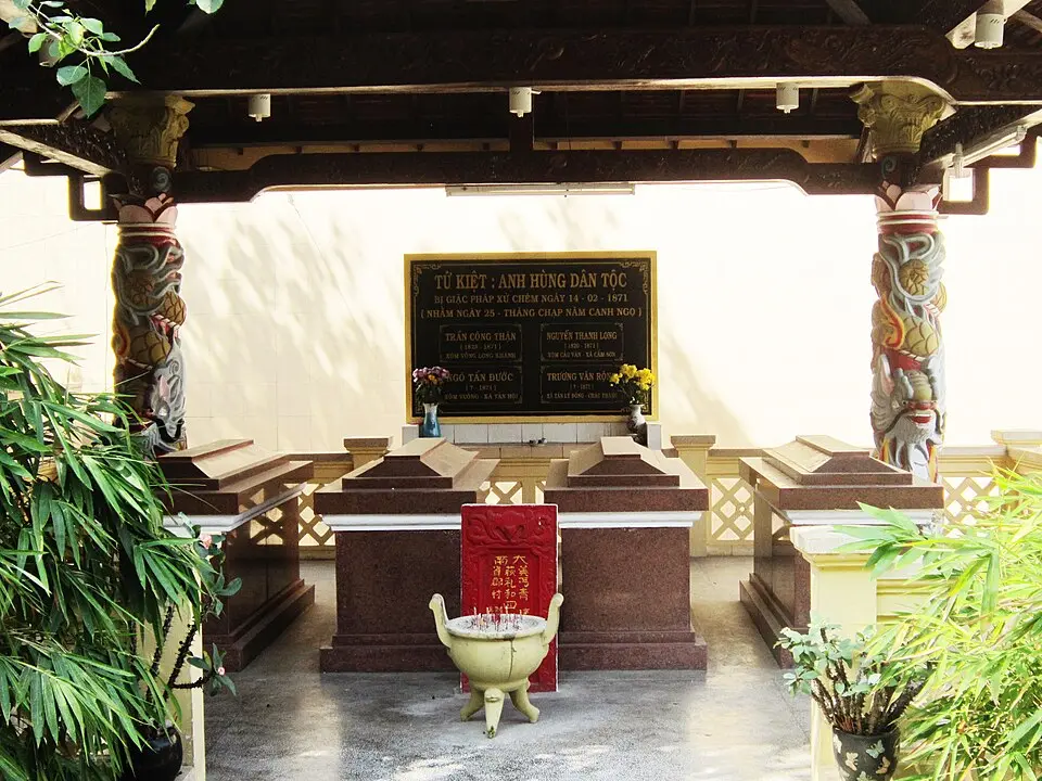 Nhà mộ Tứ Kiệt