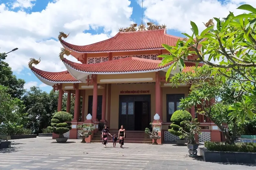Đền tưởng niệm liệt sĩ Đăk Pơ