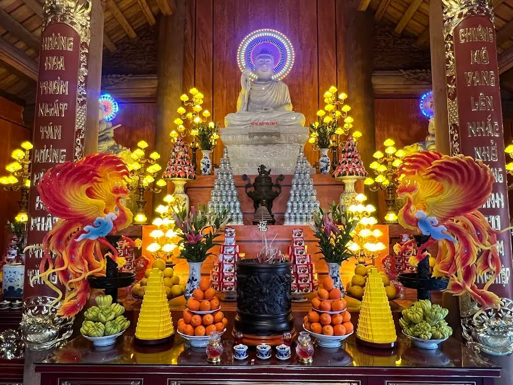 Cảnh quan bên trong chùa An Lạc