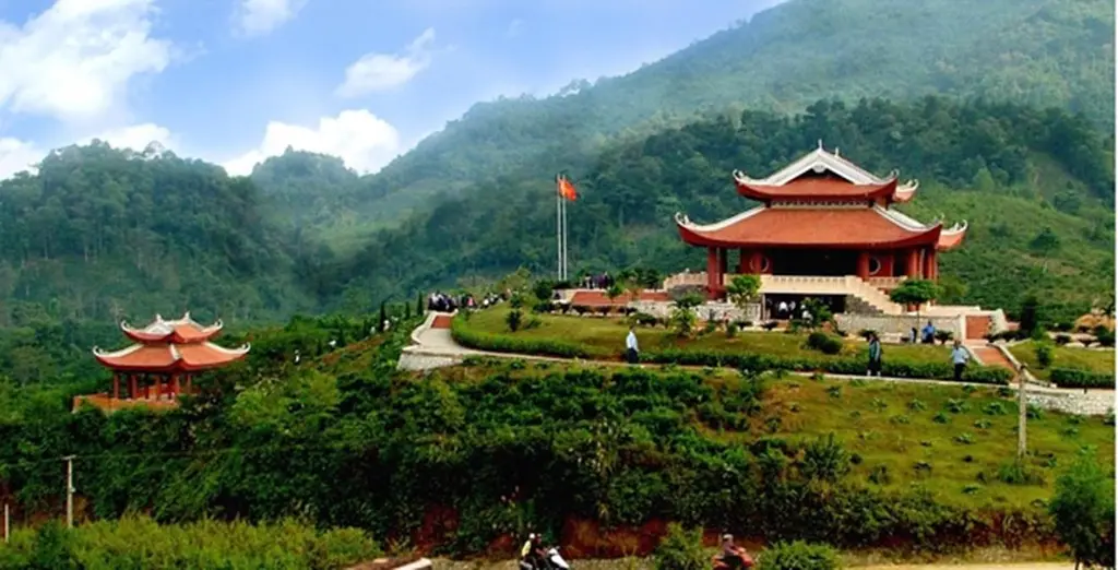 Toàn cảnh nhà tưởng niệm Chủ tịch Hồ Chí Minh tại An Toàn Khu Định Hóa