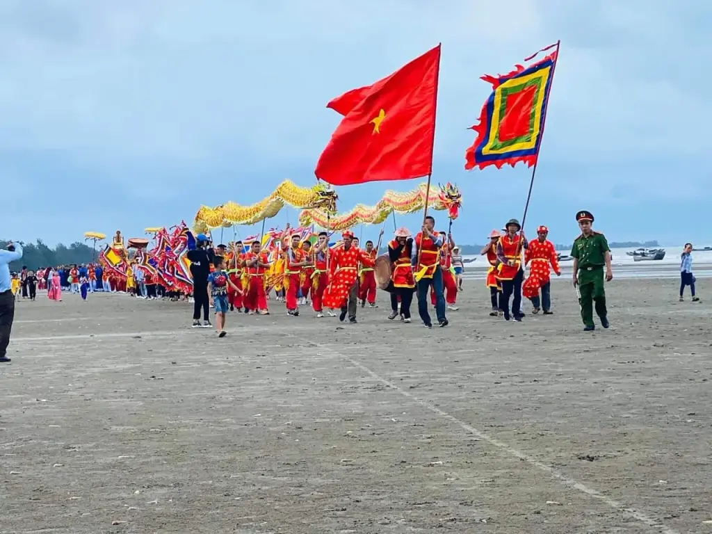 Đoàn rước Lễ hội Đình Trà Cổ