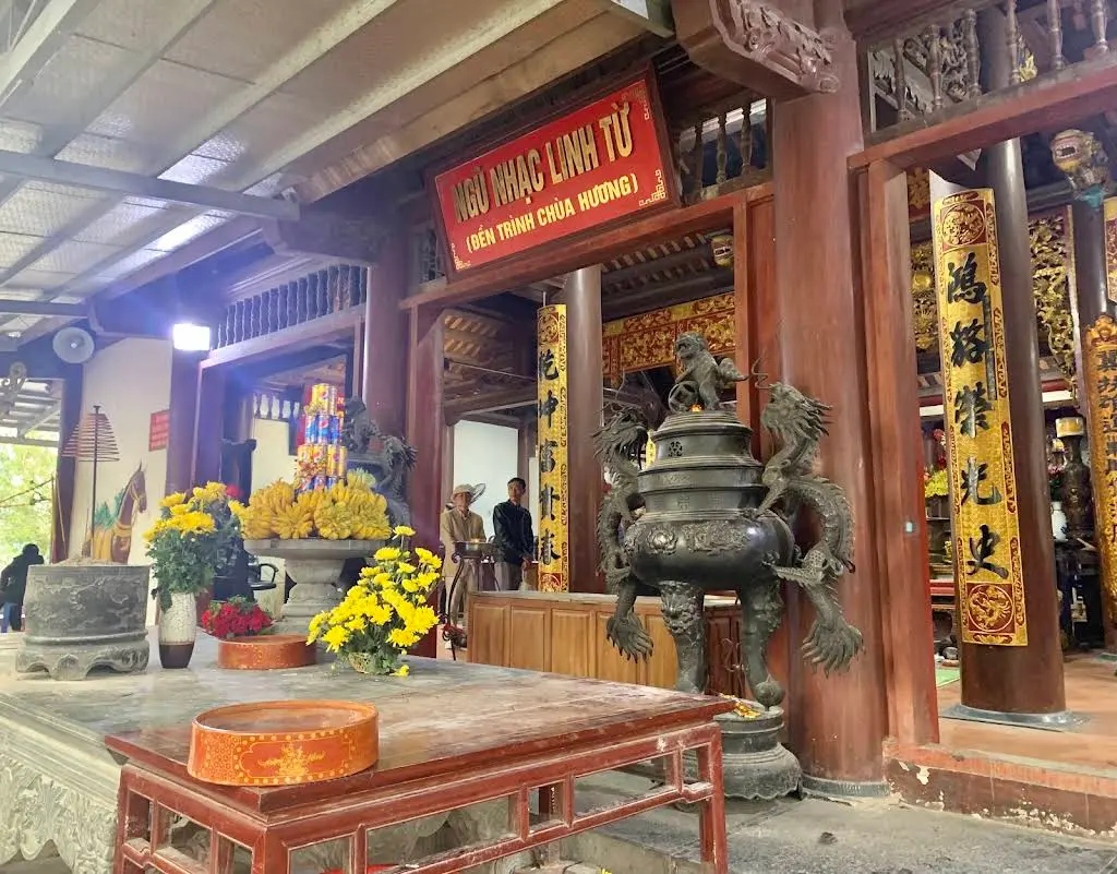 Cảnh quan bên trong Ngũ Nhạc Linh Tự thuộc di tích Đền Trình