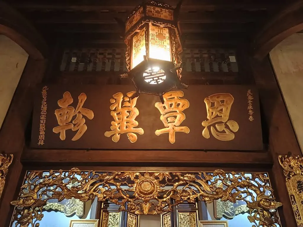 Không gian bên trong di tích Đình Tú Thị