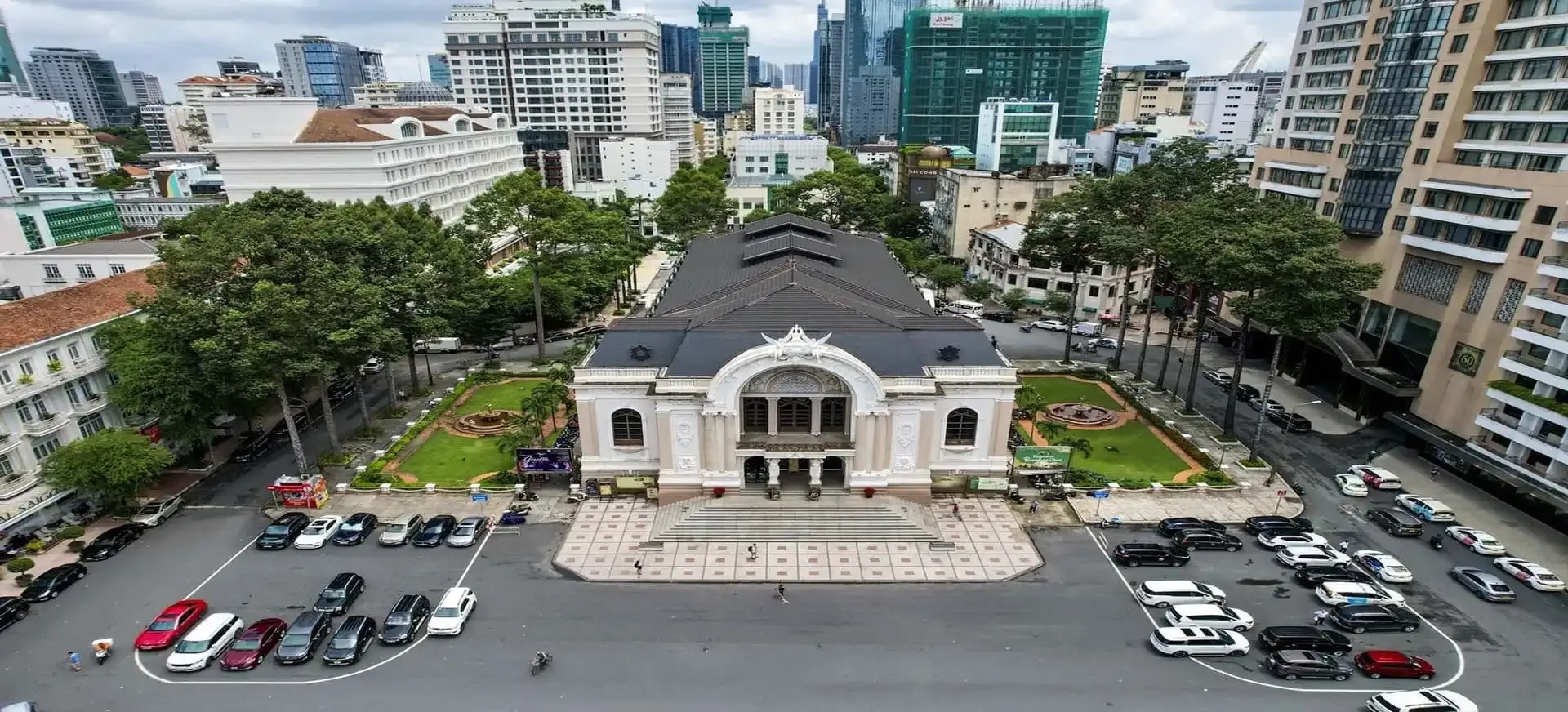 Nhà hát Thành phố Hồ Chí minh chụp từ trên cao