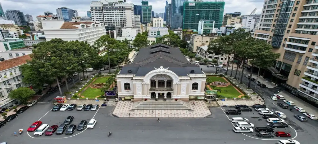 Nhà hát Thành phố Hồ Chí minh chụp từ trên cao