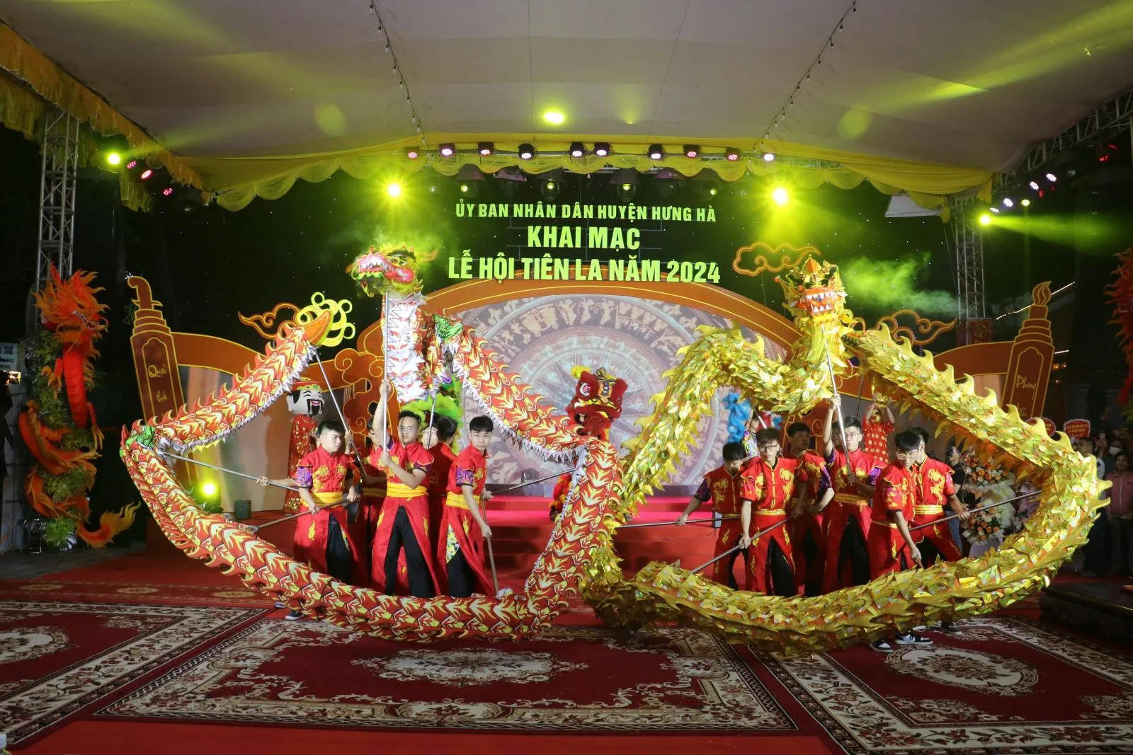Múa rồng tại Hội đền Tiên La