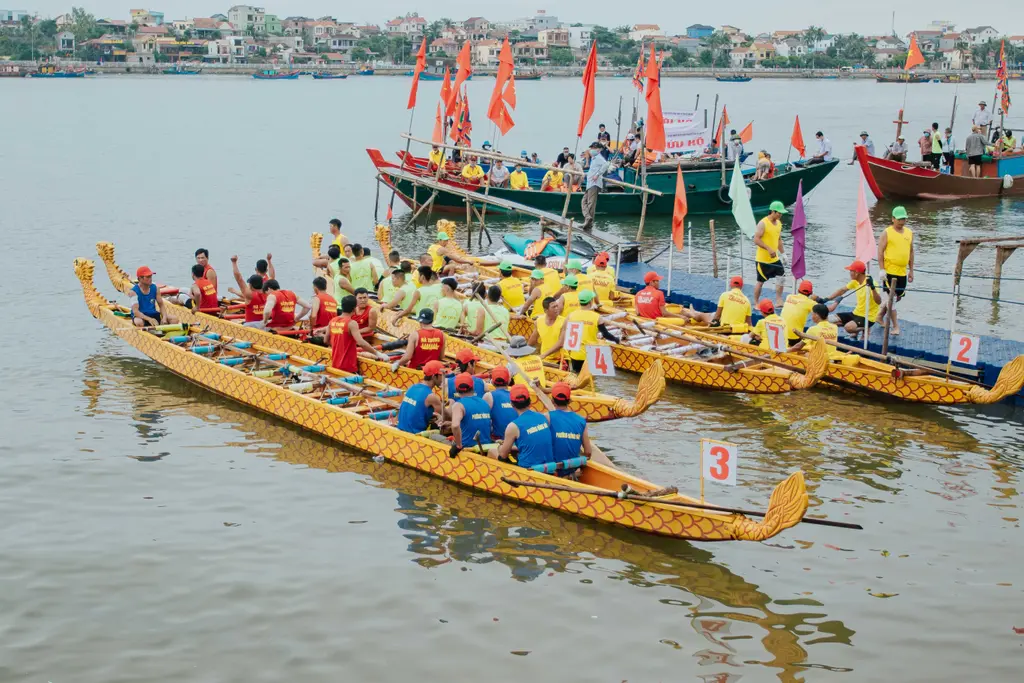 Đội đua thuyền Lễ hội đua thuyền trên sông Nhật Lệ