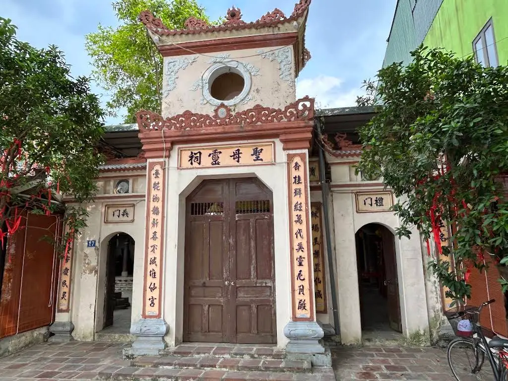 Công tam quan di tích Đền Mẫu Bát Tràng